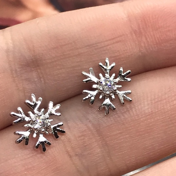 S925 Christmas Snowflake Stud Earrings - Picture 4 of 5